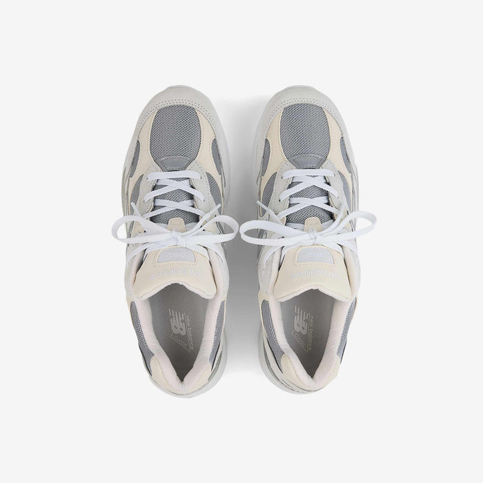 992
