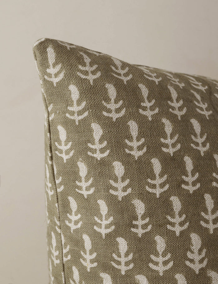 #color:taupe #style::lumbar #style::square