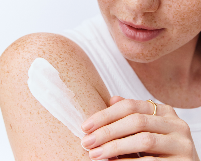 Skinfix Renewing Cream Action Image