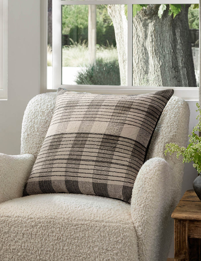 #color::ivory-and-black #fill:down #fill:polyester
