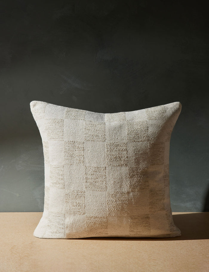#style::square #fill type::with-feather-down-insert #color::natural #fill type::pillow-cover-only