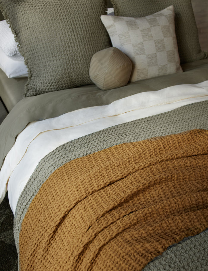 #style::square #fill type::with-feather-down-insert #color::natural #fill type::pillow-cover-only