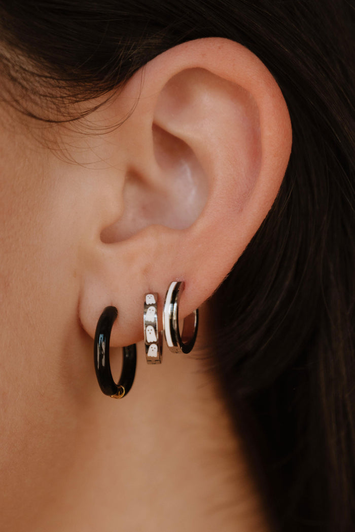Contrast Enamel Titanium Hoops - Black & White