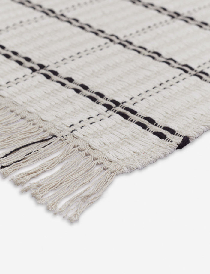 #size::1-9--x-2-10- #size::2--x-5- | Close up of the tasseled ends on the corner of the Elin Bath Mat
