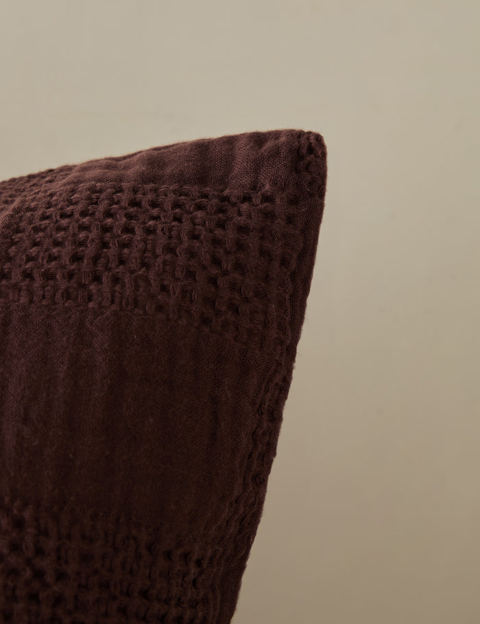 #color::merlot #size::standard #size::king #size::euro