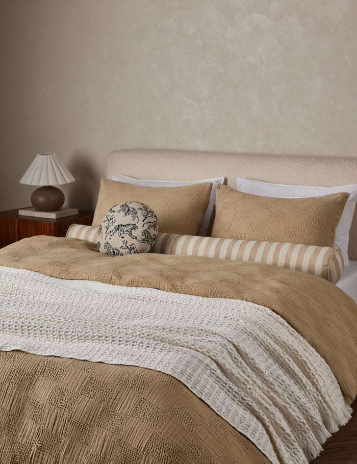 #color::taupe #size::standard