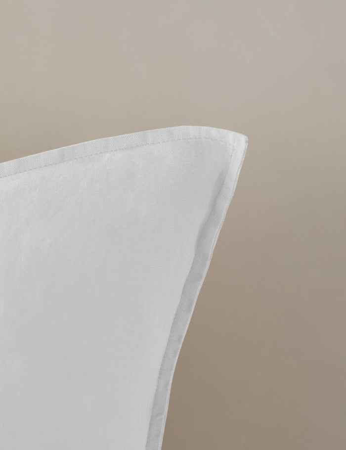 #color::white #size::euro