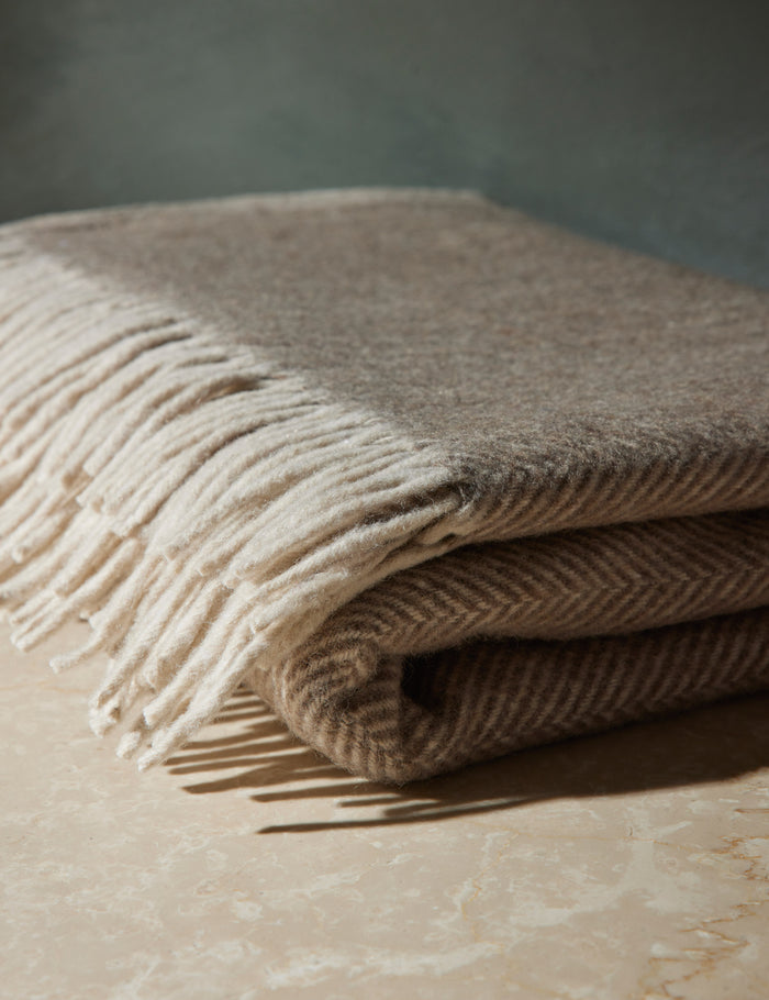 #color::natural-herringbone