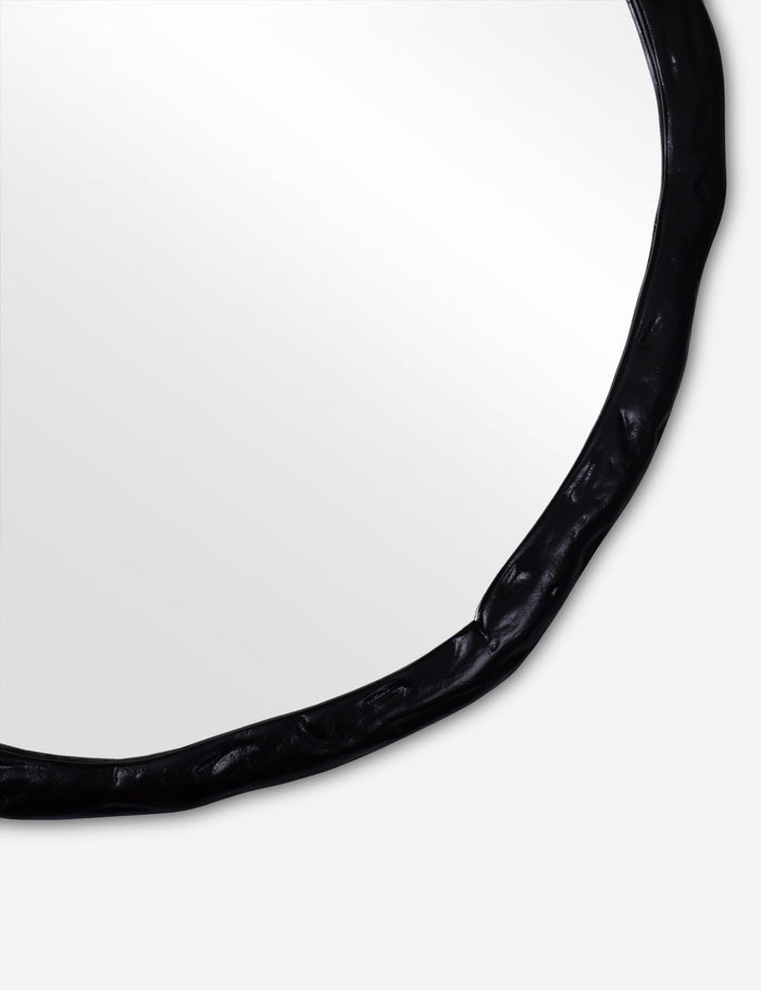 #color::black #size::large