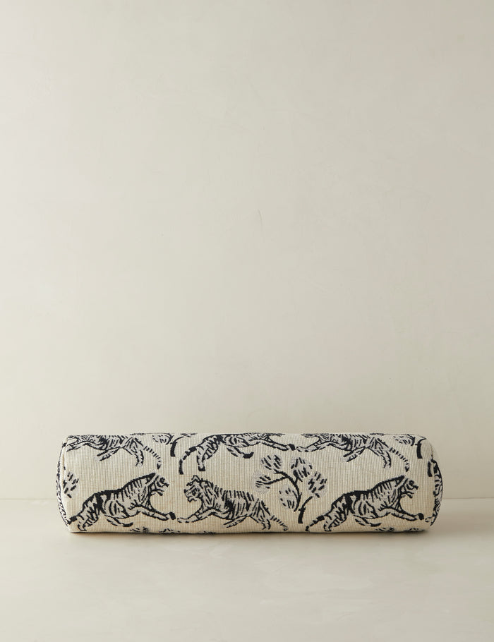#color::ivory
