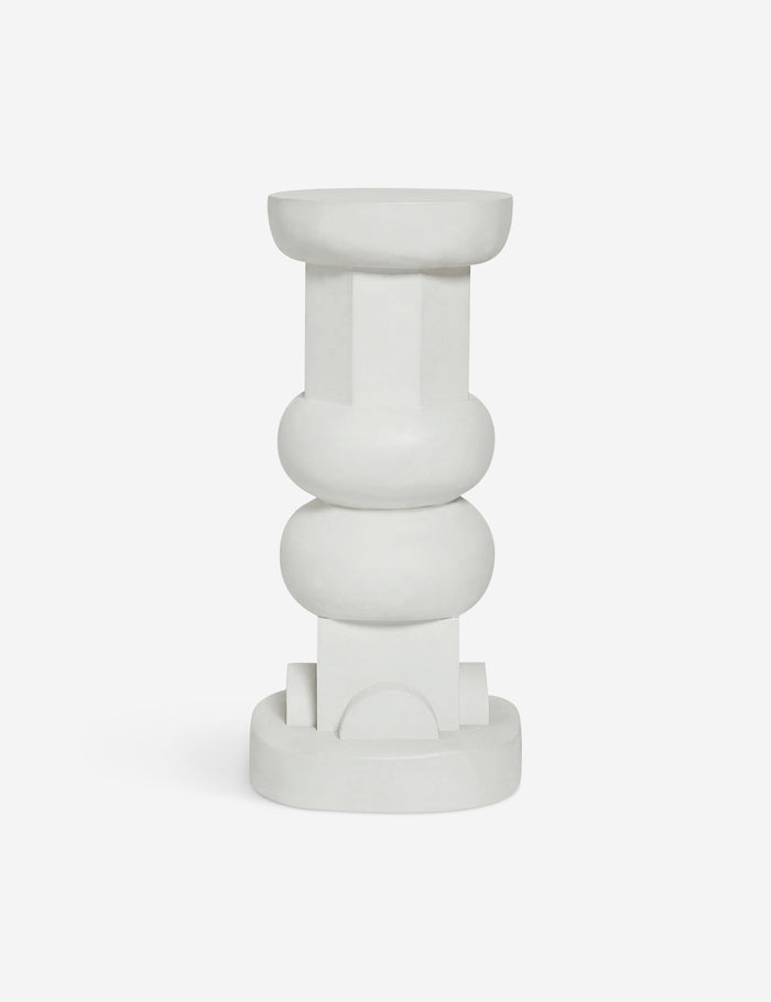 #size::short | Angled view of the toivo short pedestal
